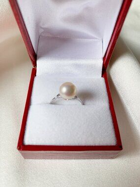 Cultured Pearl and Sterling Silver Ring Size 6.5